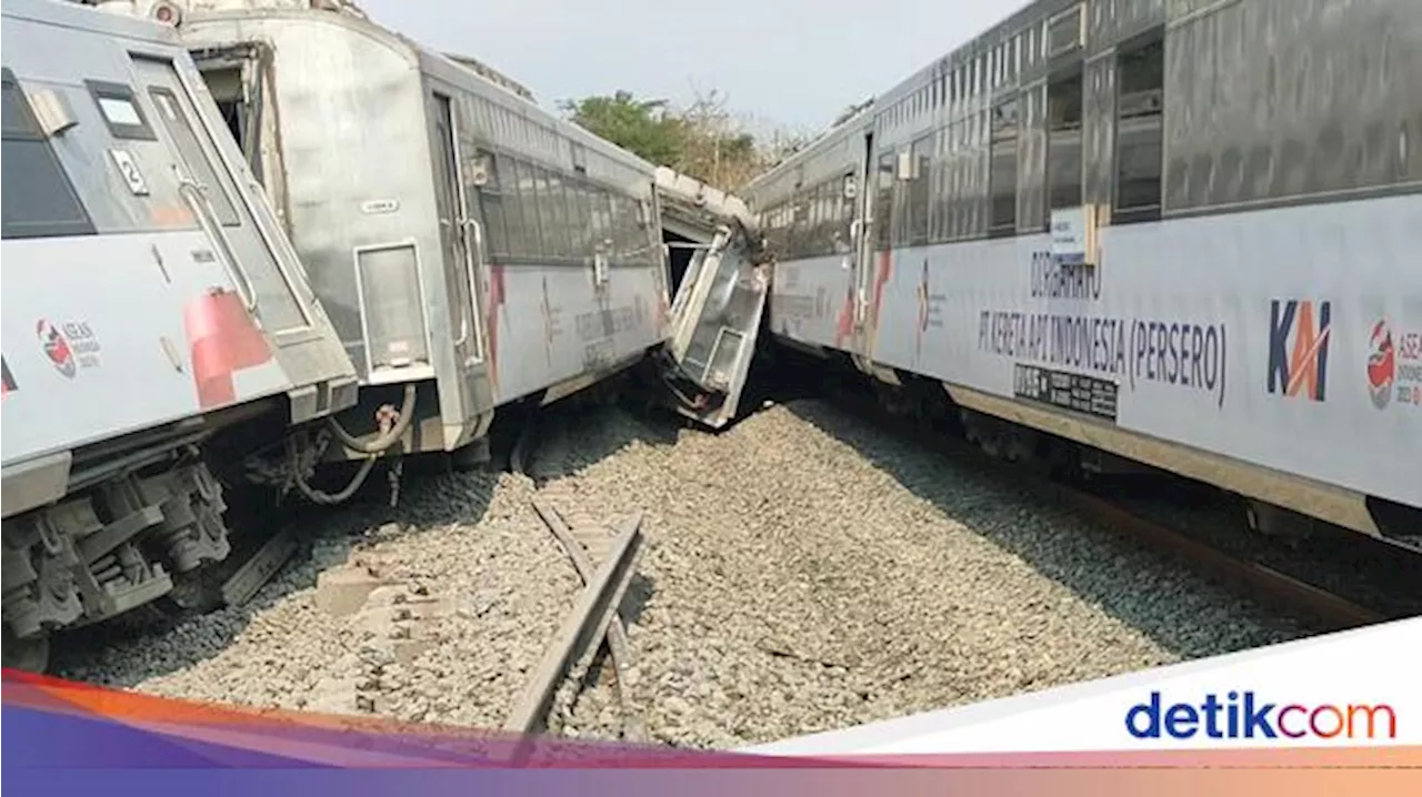 Ambulans Berdatangan ke TKP Kecelakaan KA Argo Semeru Vs Argo Wilis Sentolo