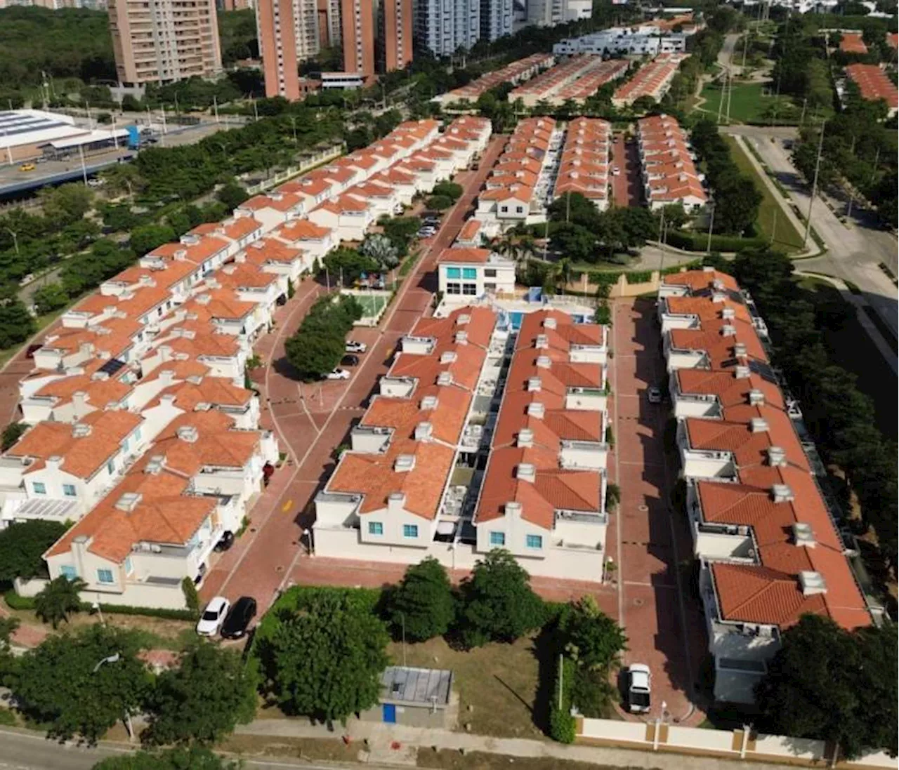 Denuncian robo de energía en 17 casas de lujo condominio de Barranquilla