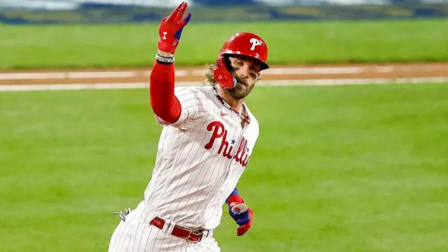 Bryce Harper celebrates birthday with HR, Phillies win in Game 1