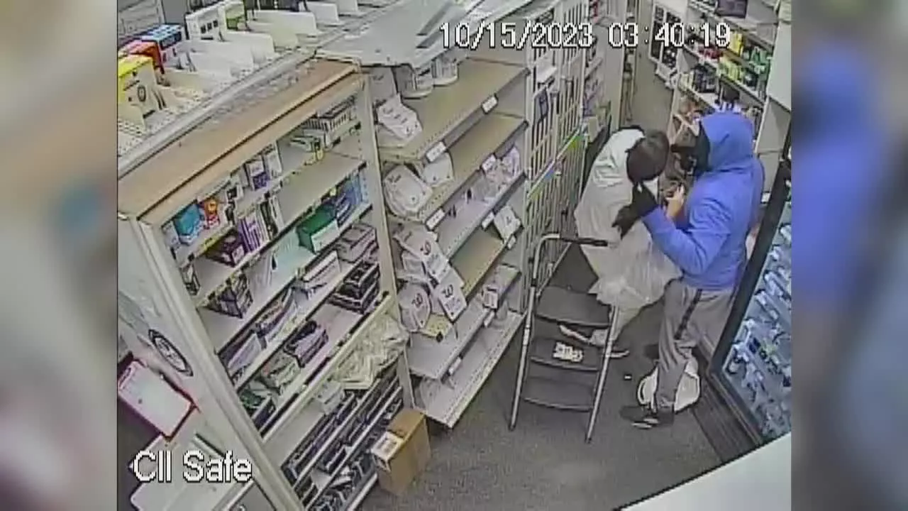 Armed robbers terrorize Lake Worth pharmacy workers, steal $5K in cash