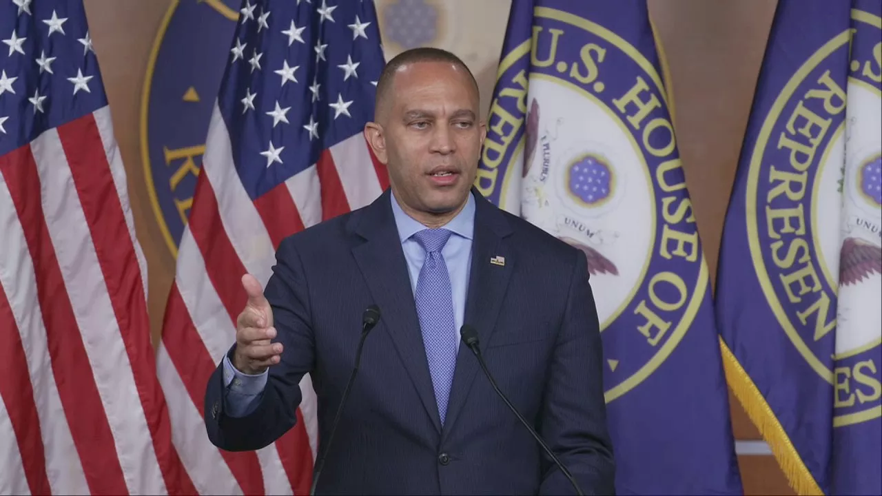 Jeffries blasts Jordan as ‘poster child of MAGA extremism’ after failed speaker vote, pushes bipartisan path