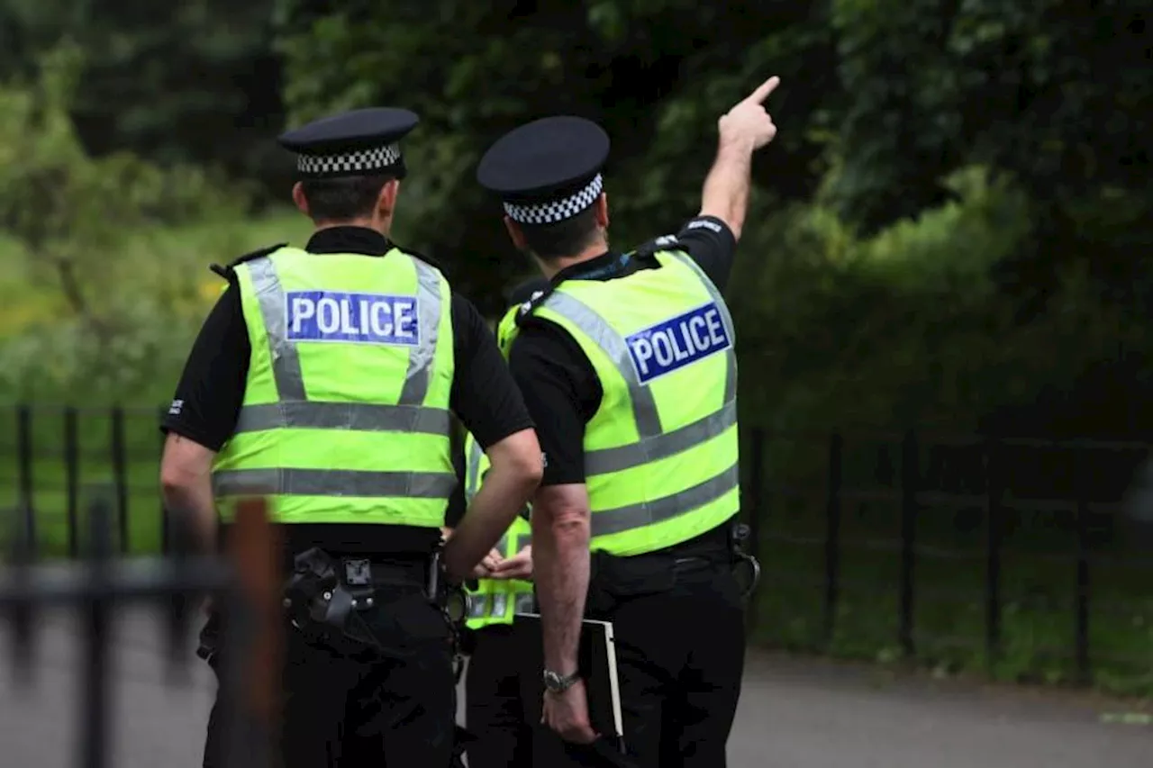 Glasgow man threatened police after banging loudly on window