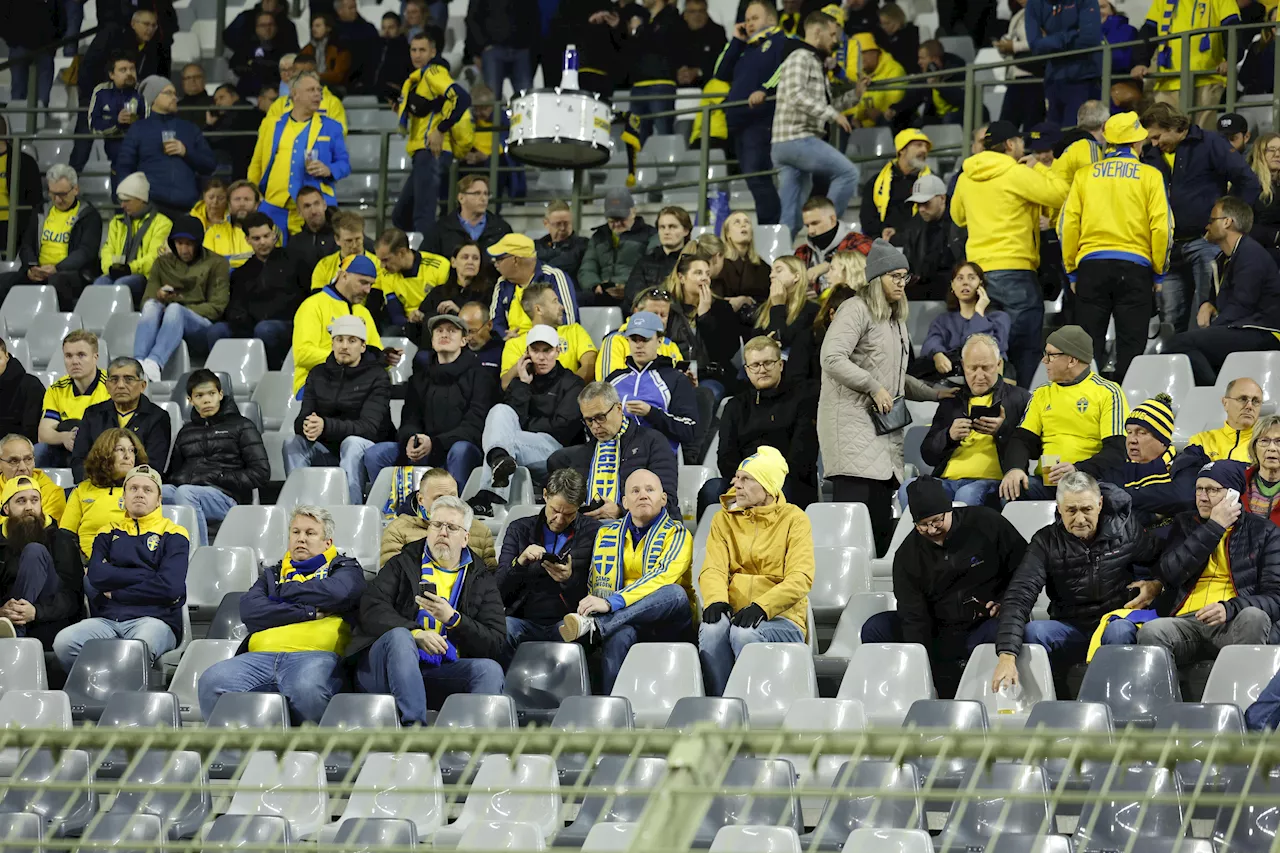 Svenska supportrar lämnade arenan sent i natt