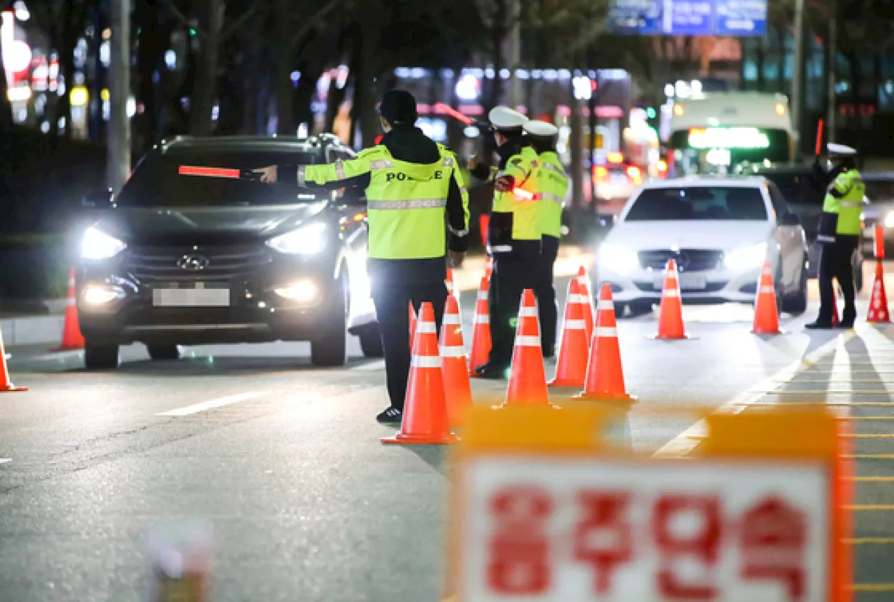 차에 경찰 매달고 달린 음주 운전자 징역 3년…경찰은 의식불명