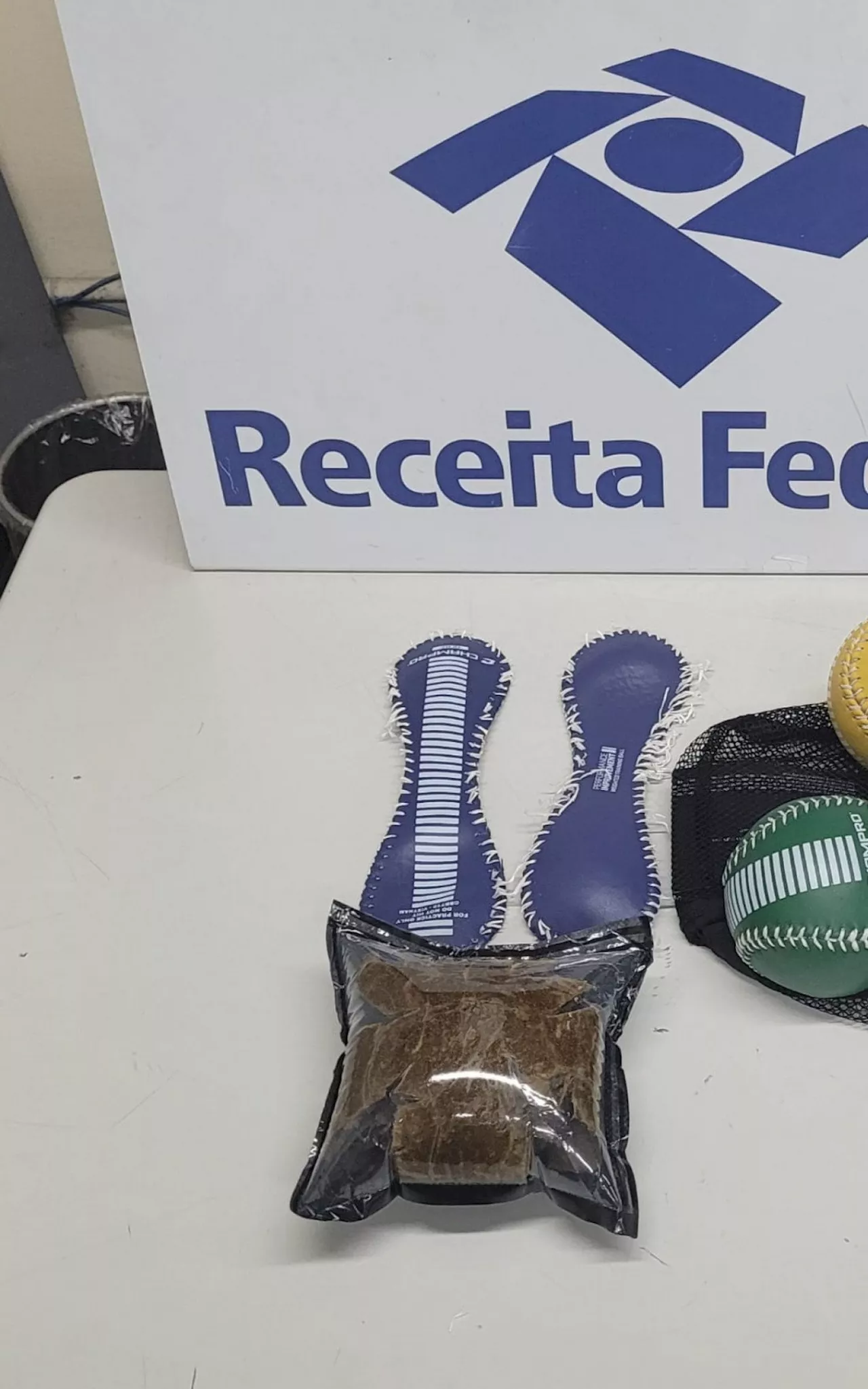 Receita Federal apreende quase R$ 150 mil em haxixe no Galeão