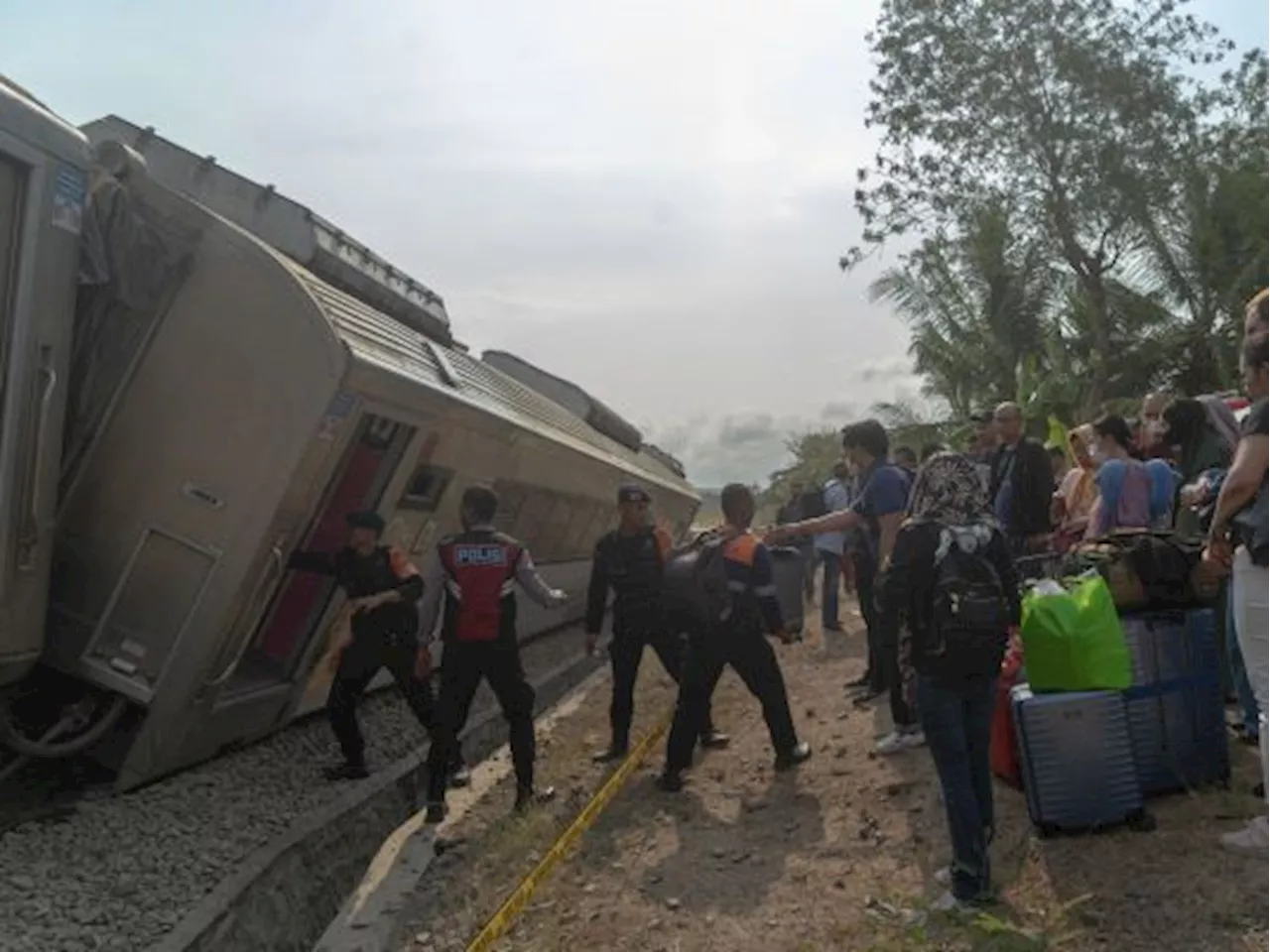 Dampak Kereta Anjlok, Sembilan Perjalanan KA Lintas Selatan Dialihkan