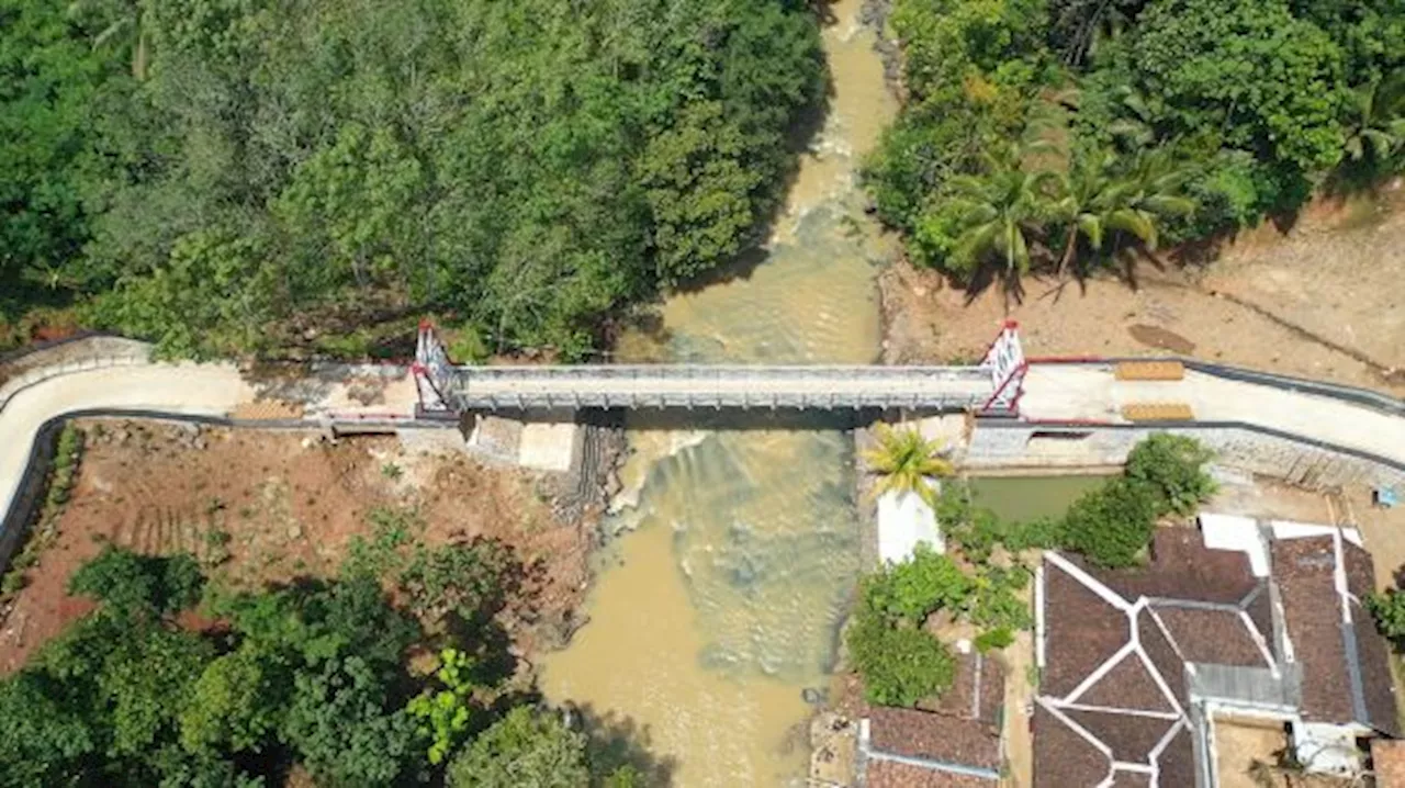 Dukung Konektivitas Warga Banten Kementerian PUPR Bangun 54 Jembatan Gantung