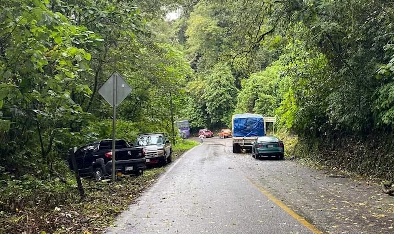 Pobladores piden apoyo para liberar carretera en la Huasteca