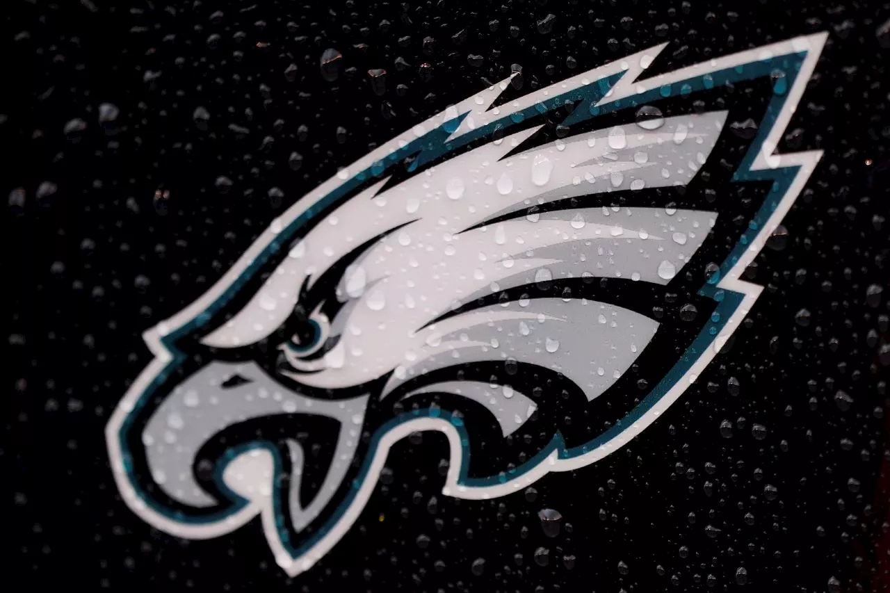 Hall of Fame WR who played for the Eagles hit by car after pickup basketball game