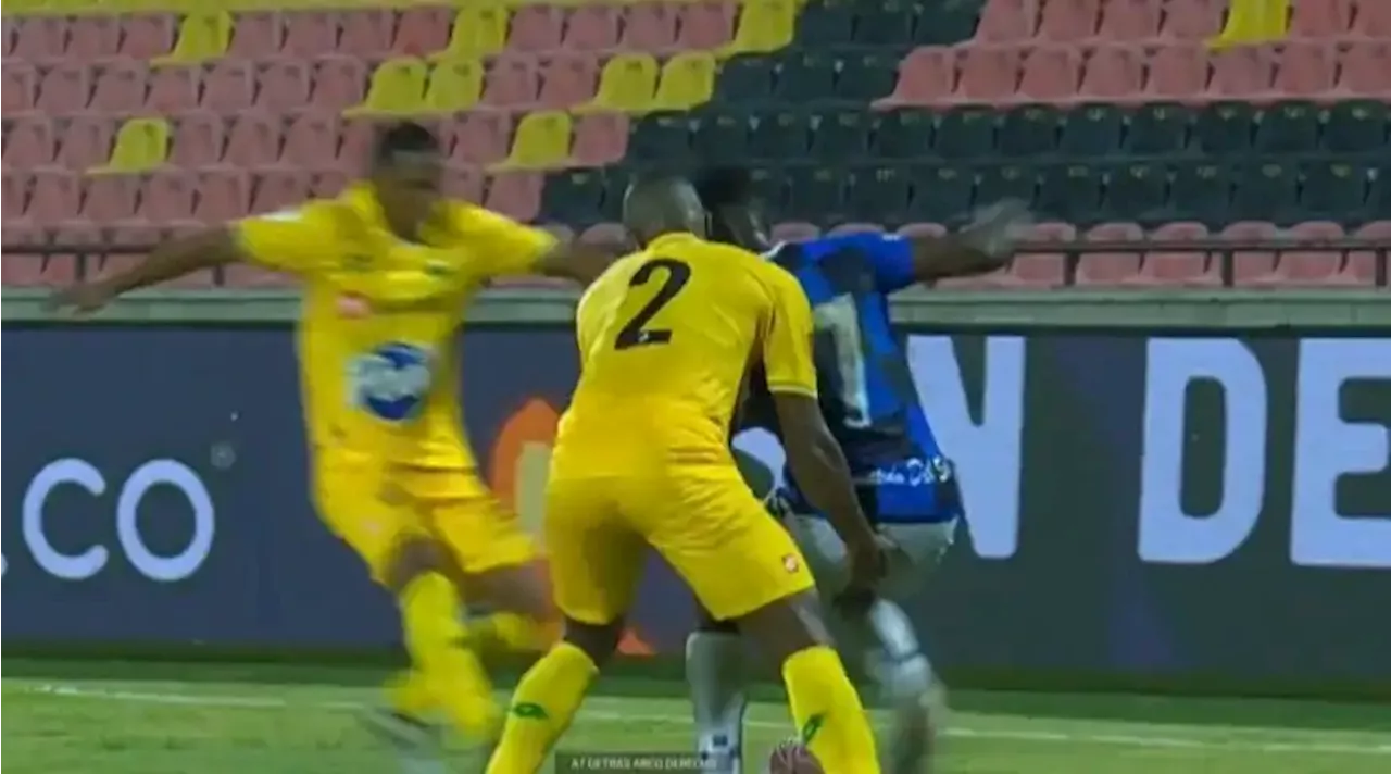 Video: jugador del Bucaramanga fue expulsado por realizar acto obsceno contra un rival