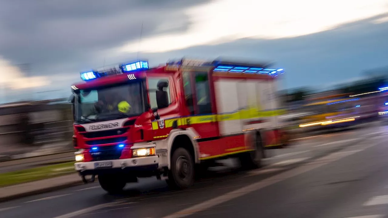 Nordrhein-Westfalen: Zehn Leichtverletzte durch Feuer in Halle von Recyclinghof