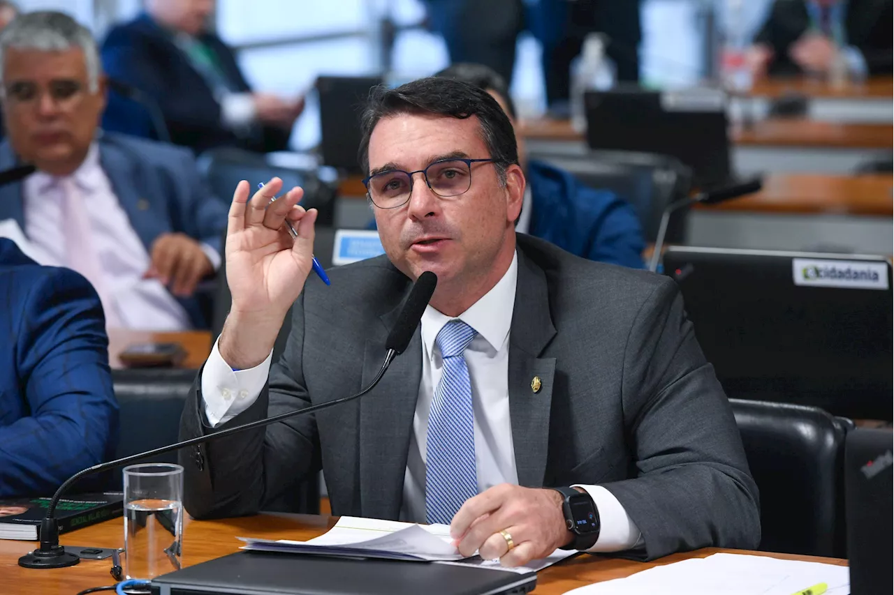 Flávio Bolsonaro diz que Eliziane foi “bem recompensada” por relatório da CPMI