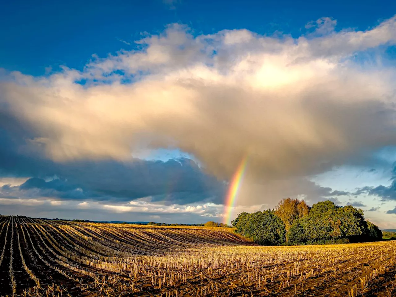 'Magic moment': Photographer captures stunning rainbow and cloud formation outside Bridgnorth