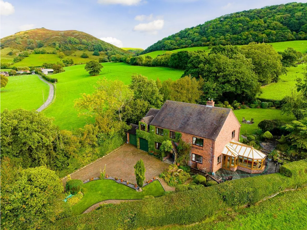 Striking family home with breathtaking views goes on the market for £850,000