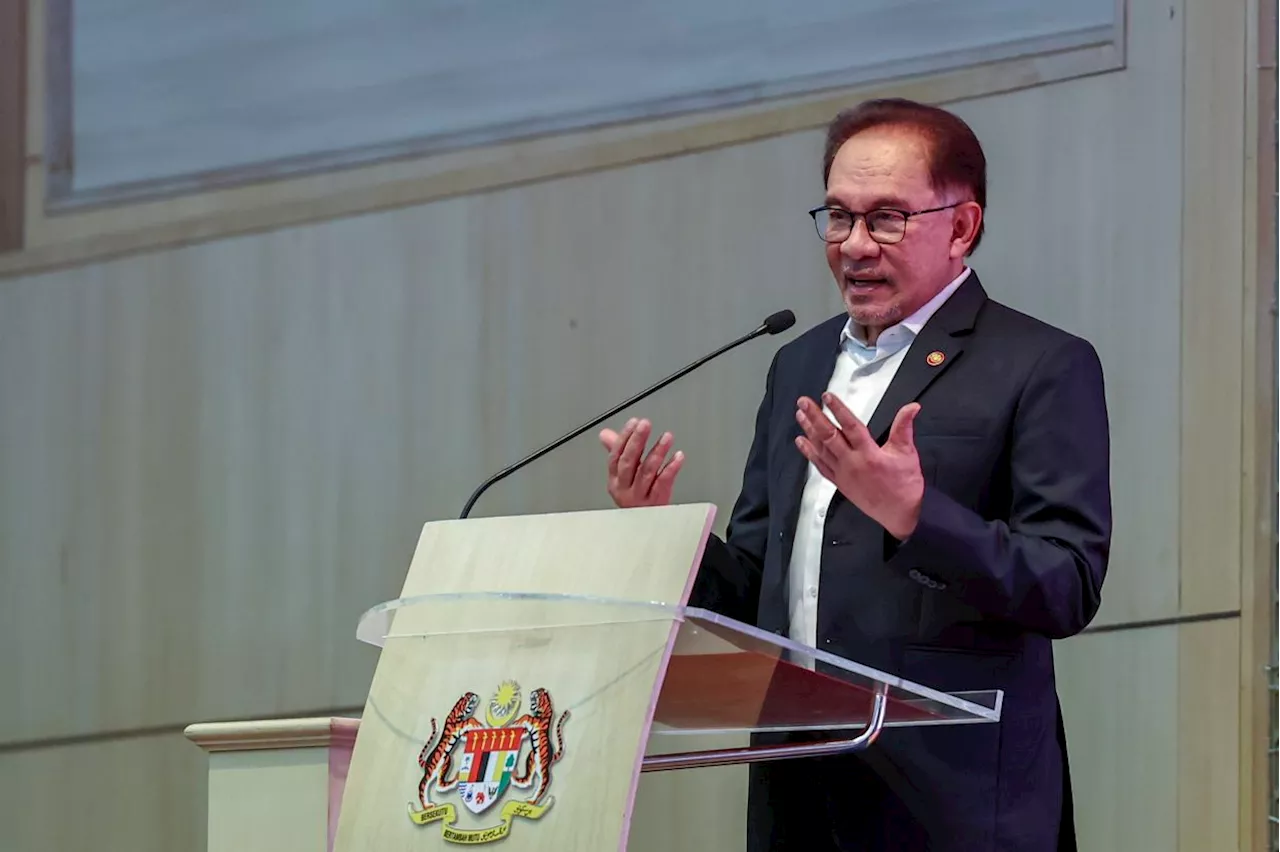 Focus on reducing fiscal deficit is aimed at boosting investor confidence -- Anwar