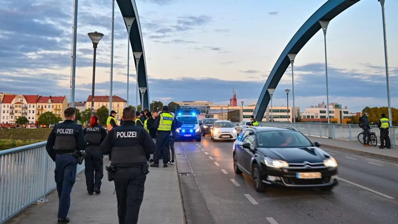 Schleuserkriminalität: Bundespolizei: Bislang keine Rückstaus durch Grenzkontrollen