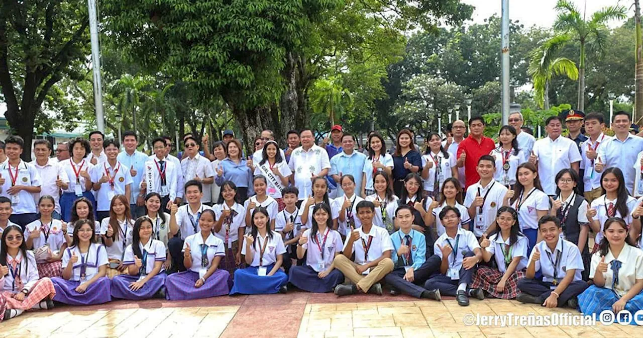 Young leaders run Iloilo City Hall for a week