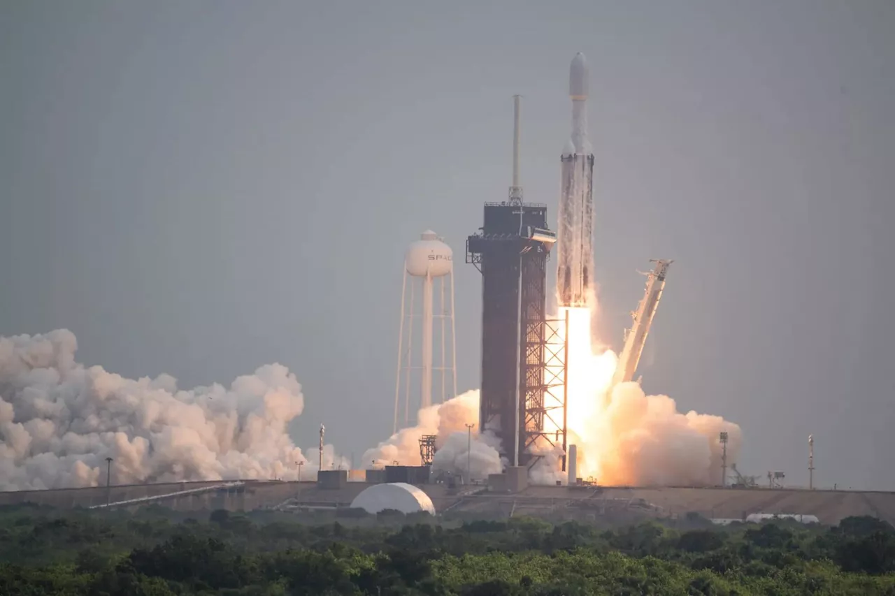 Falcon Heavy sends NASA probe to metal-rich asteroid Psyche