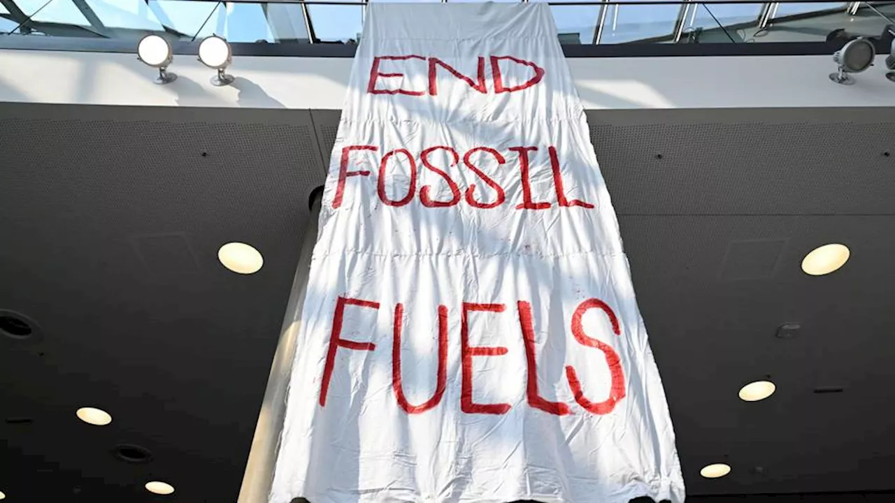 EU sets ambitious fossil fuel goal ahead of crucial climate talks