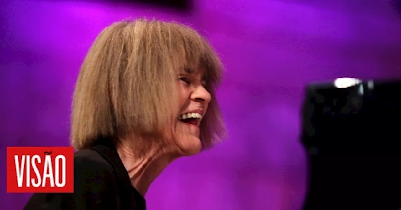 Morreu a pianista e compositora de jazz Carla Bley aos 87 anos