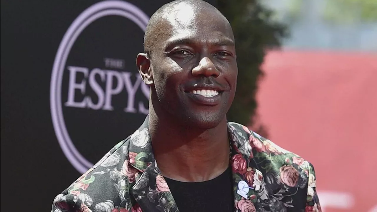 Former Cowboys WR Terrell Owens hit by car after pickup basketball game: Report