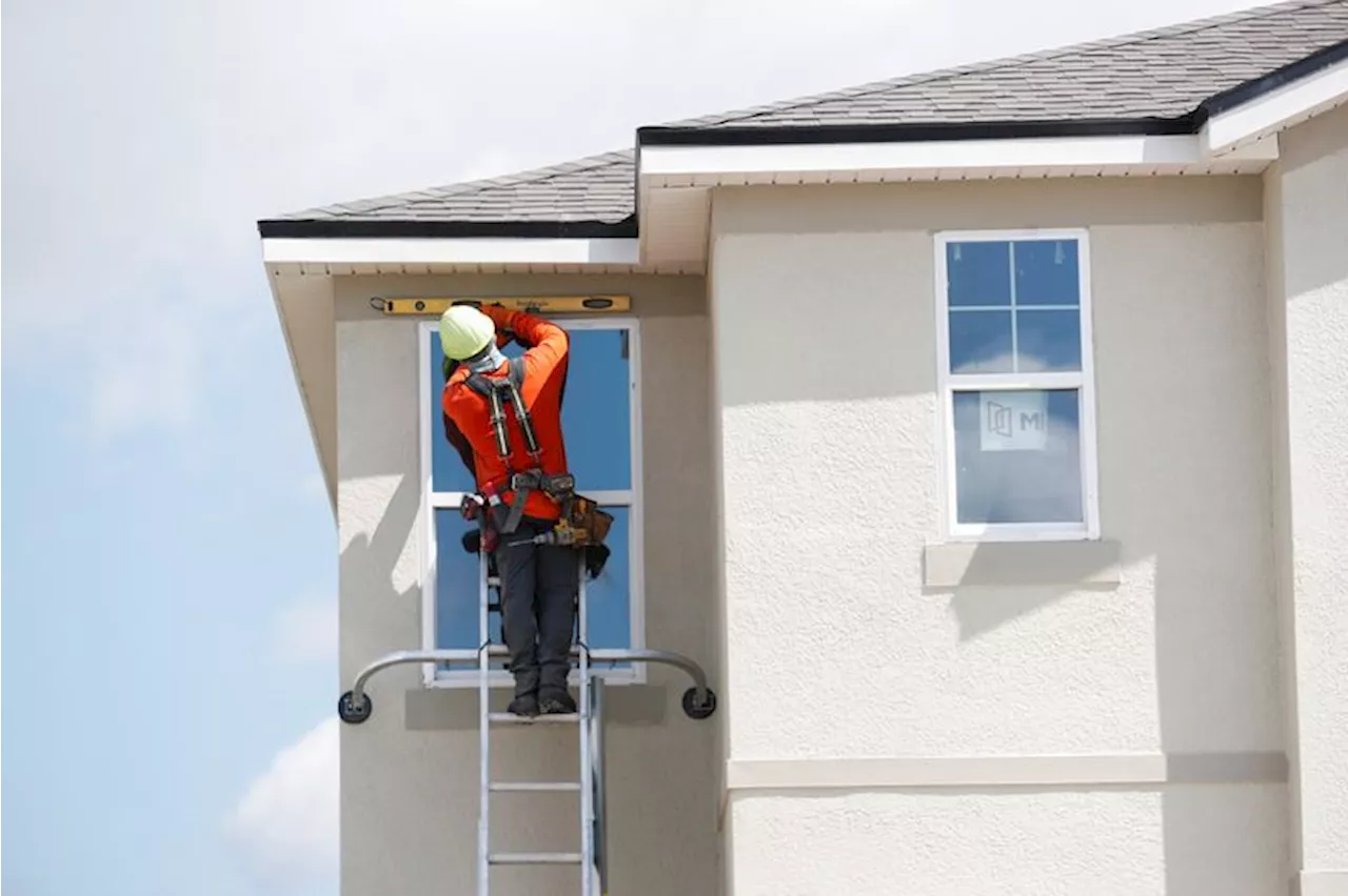 U.S. home builder confidence falls to lowest since January