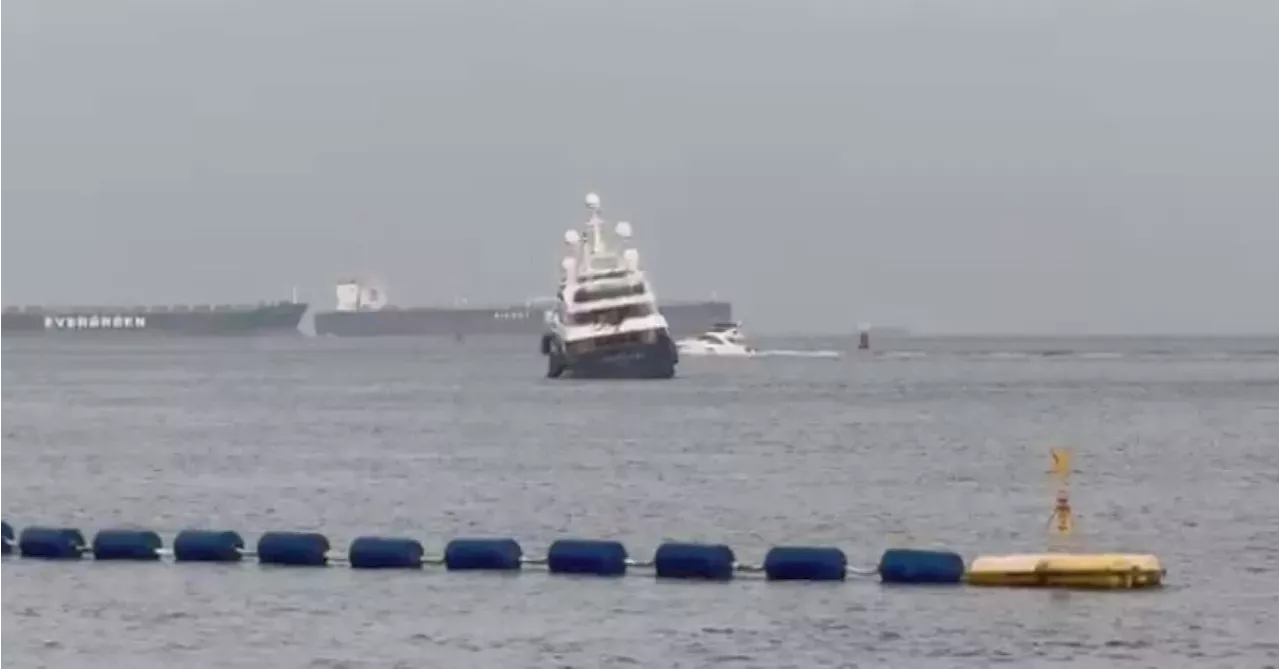 palmer's big yacht ran aground on a reef near singapore