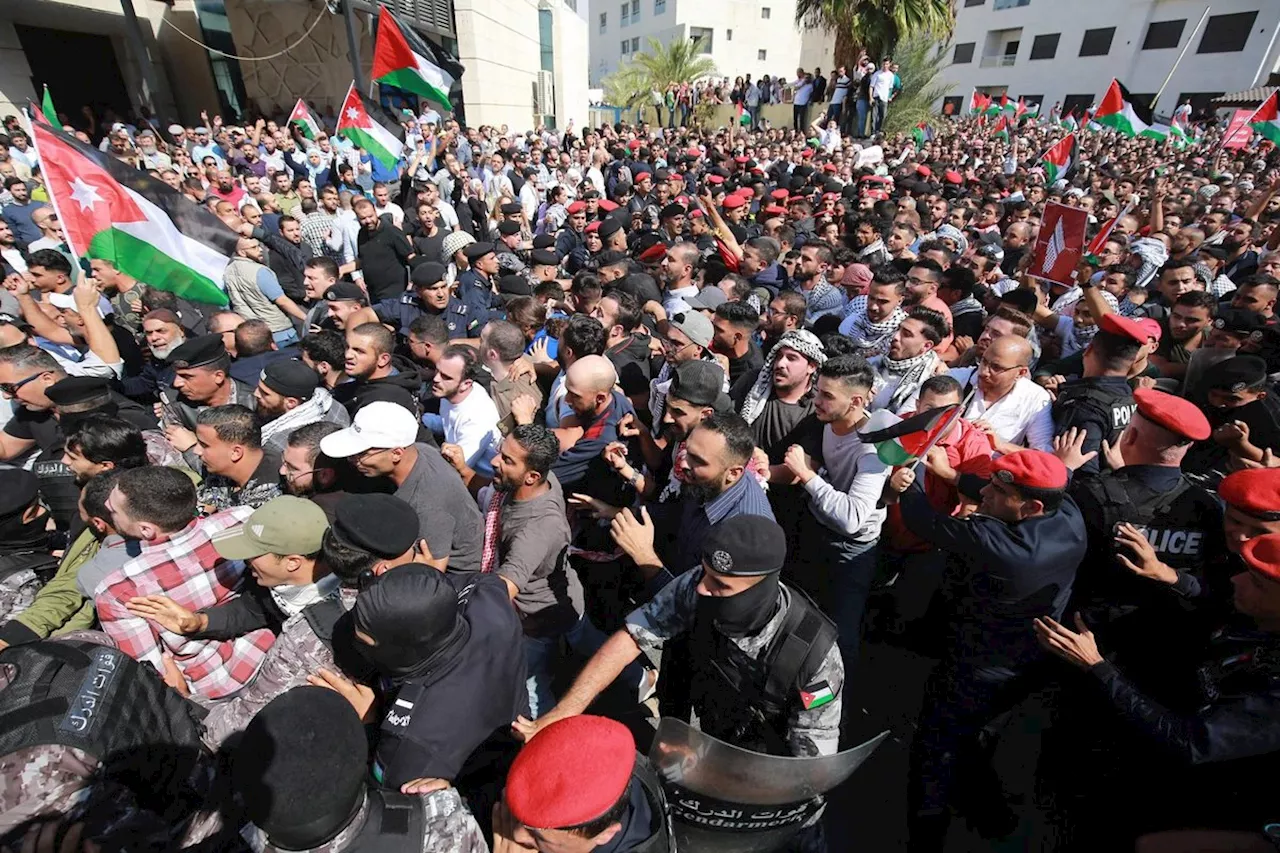 مظاهرات عربية غضباً على «مذبحة المعمداني»