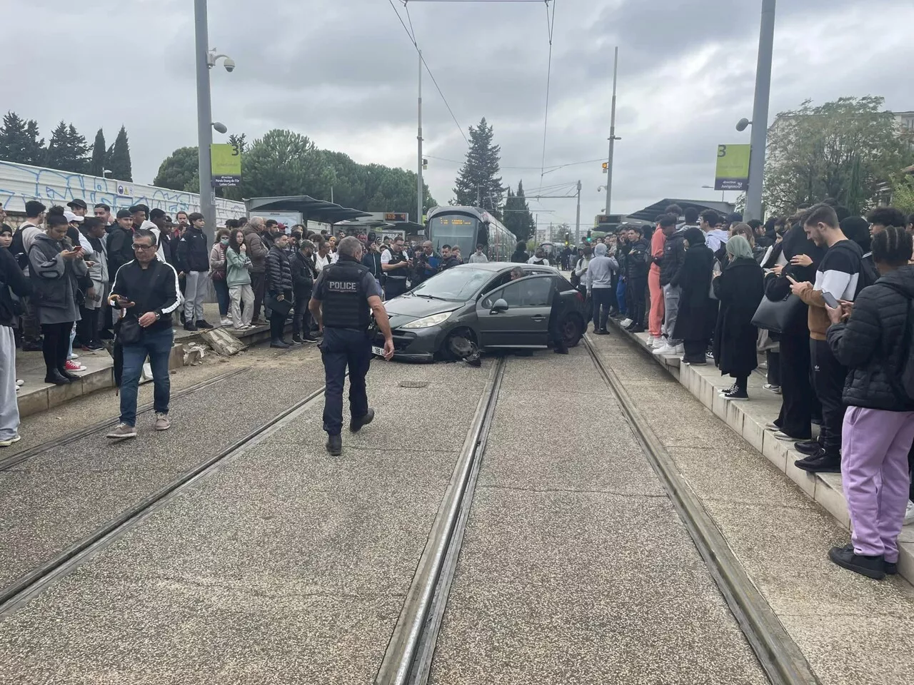 Montpellier. Dernière minute : la course-poursuite finit sur les rails du tram