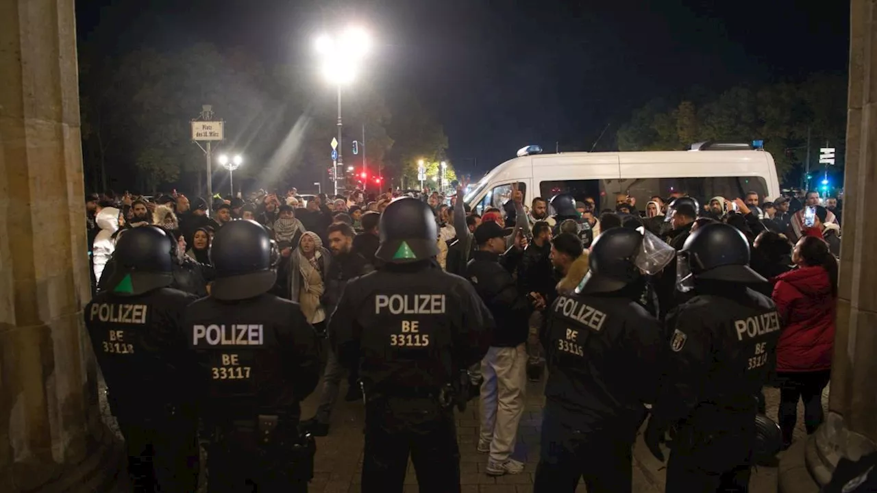 Pro-Palästina-Mahnwache in Berlin - Polizei angegriffen