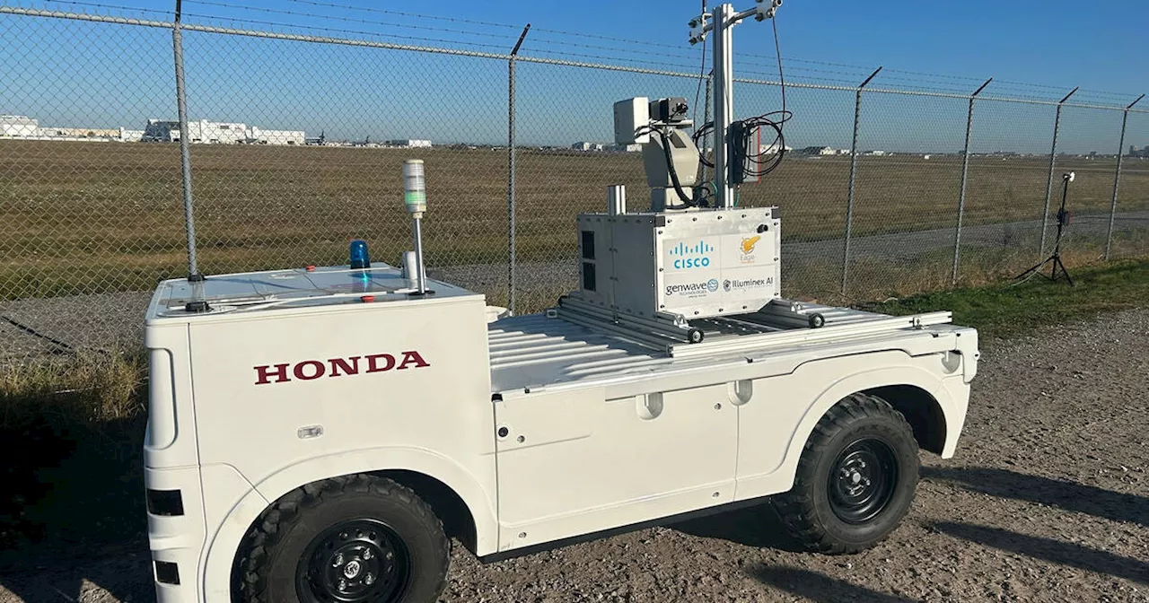 Toronto airport now has a roaming security robot