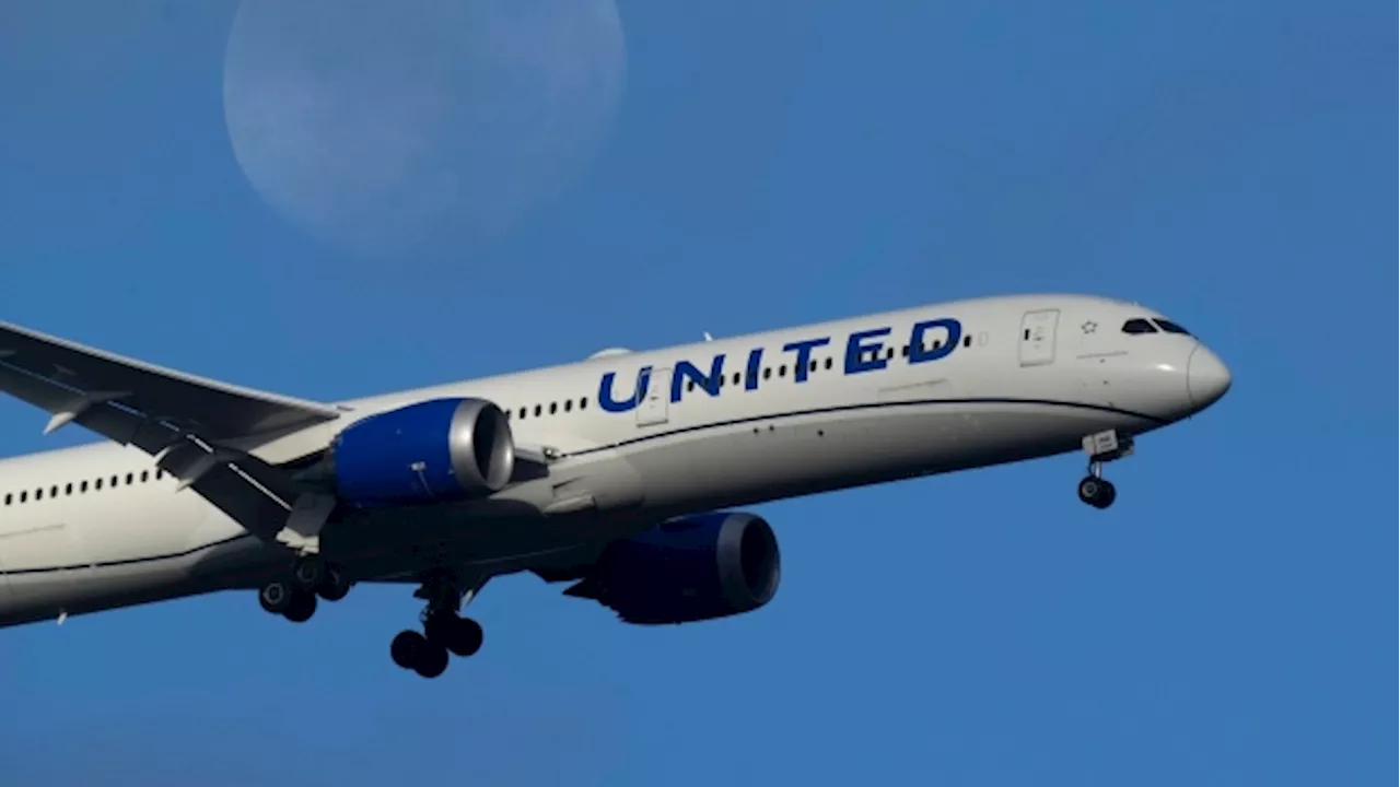 United Airlines rolling out plan that lets passengers in economy class with window seats board first