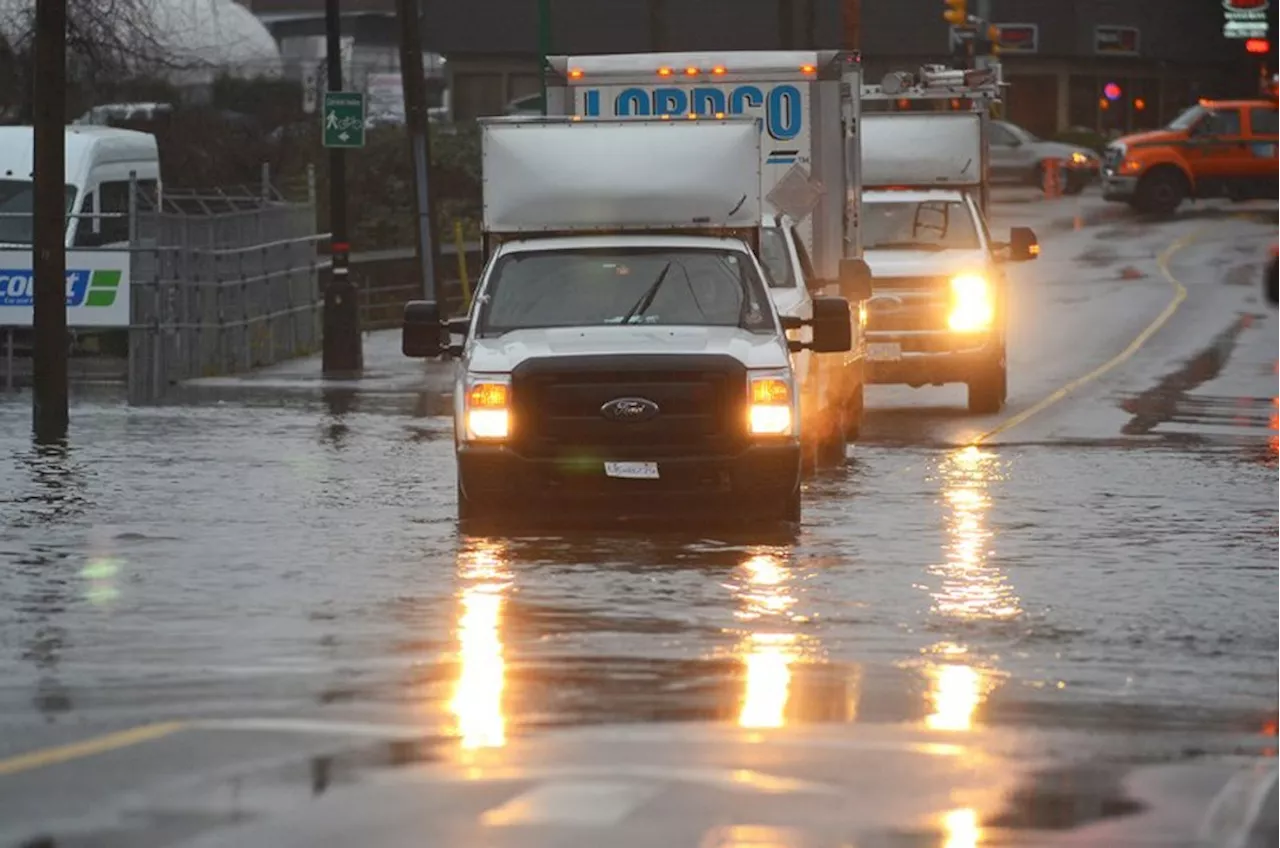 'Heavy downpours' trigger rainfall warning in Metro Vancouver