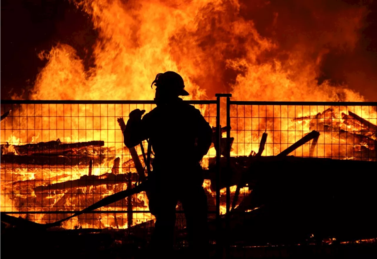 Police investigating fire that destroyed 4 homes in Burnaby