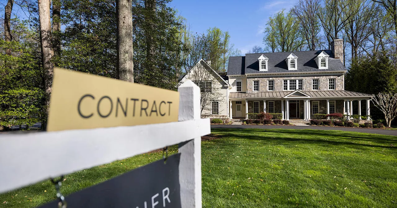 Mortgage rates touch 8% for the first time since August 2000