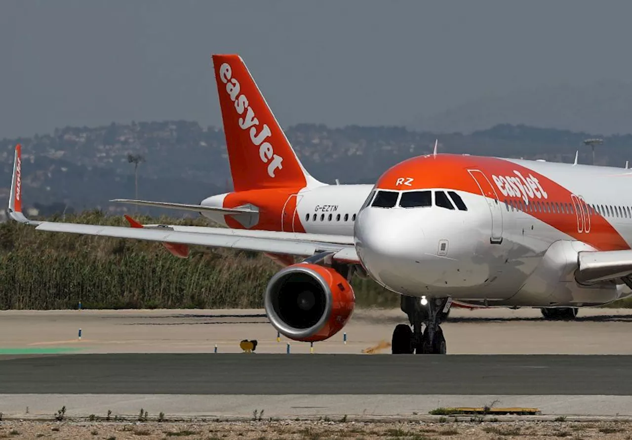 Voo é cancelado após passageiro defecar no chão do banheiro do avião