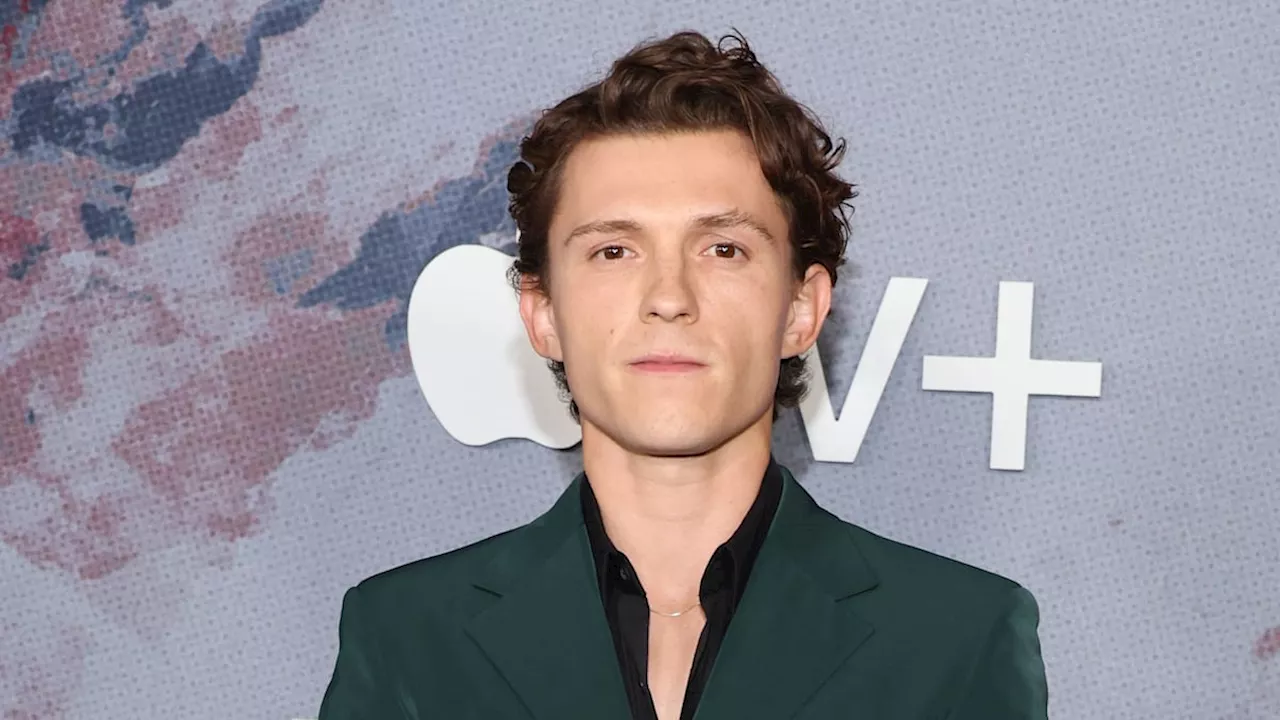 Tom Holland sparks reaction as he has fans seeing double with rare photo from family vacation