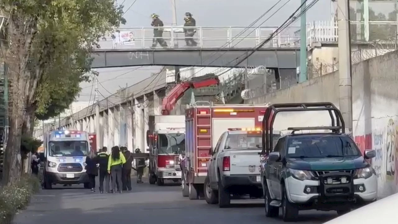 Aparece un cuerpo colgado en un puente peatonal en la estación Pantitlán