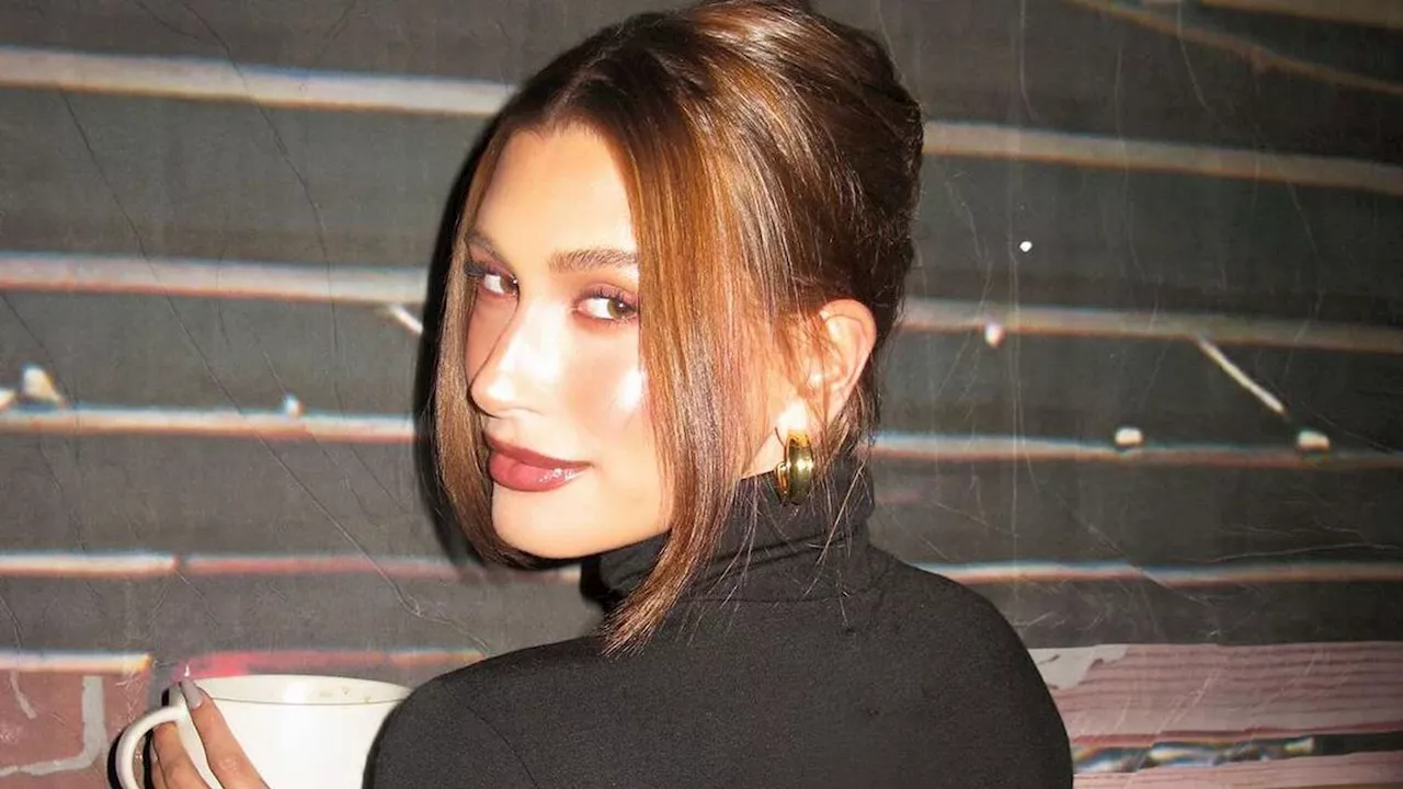 Hailey Bieber Kicked Off Halloween Early Dressed as Rachel Green From ‘Friends’