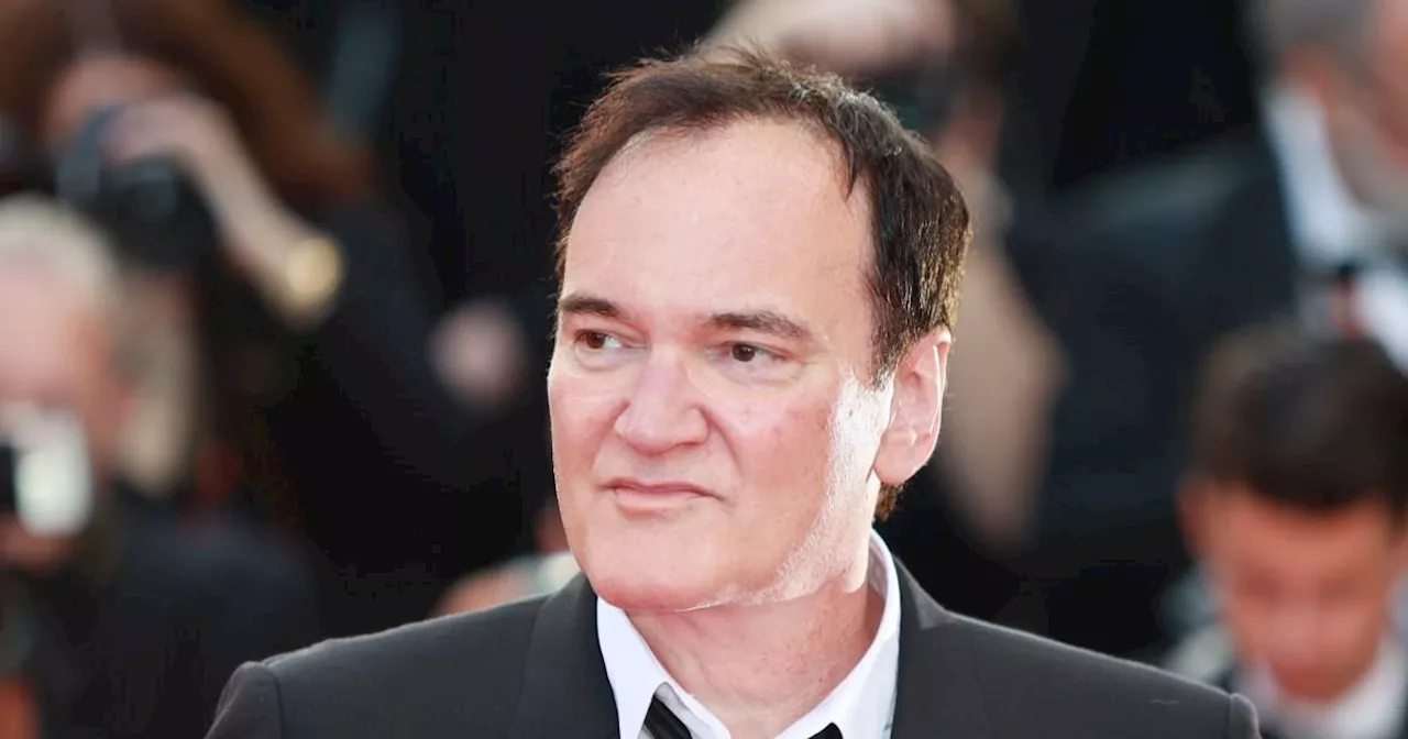 Quentin Tarantino poses for pictures with Israeli troops at army base