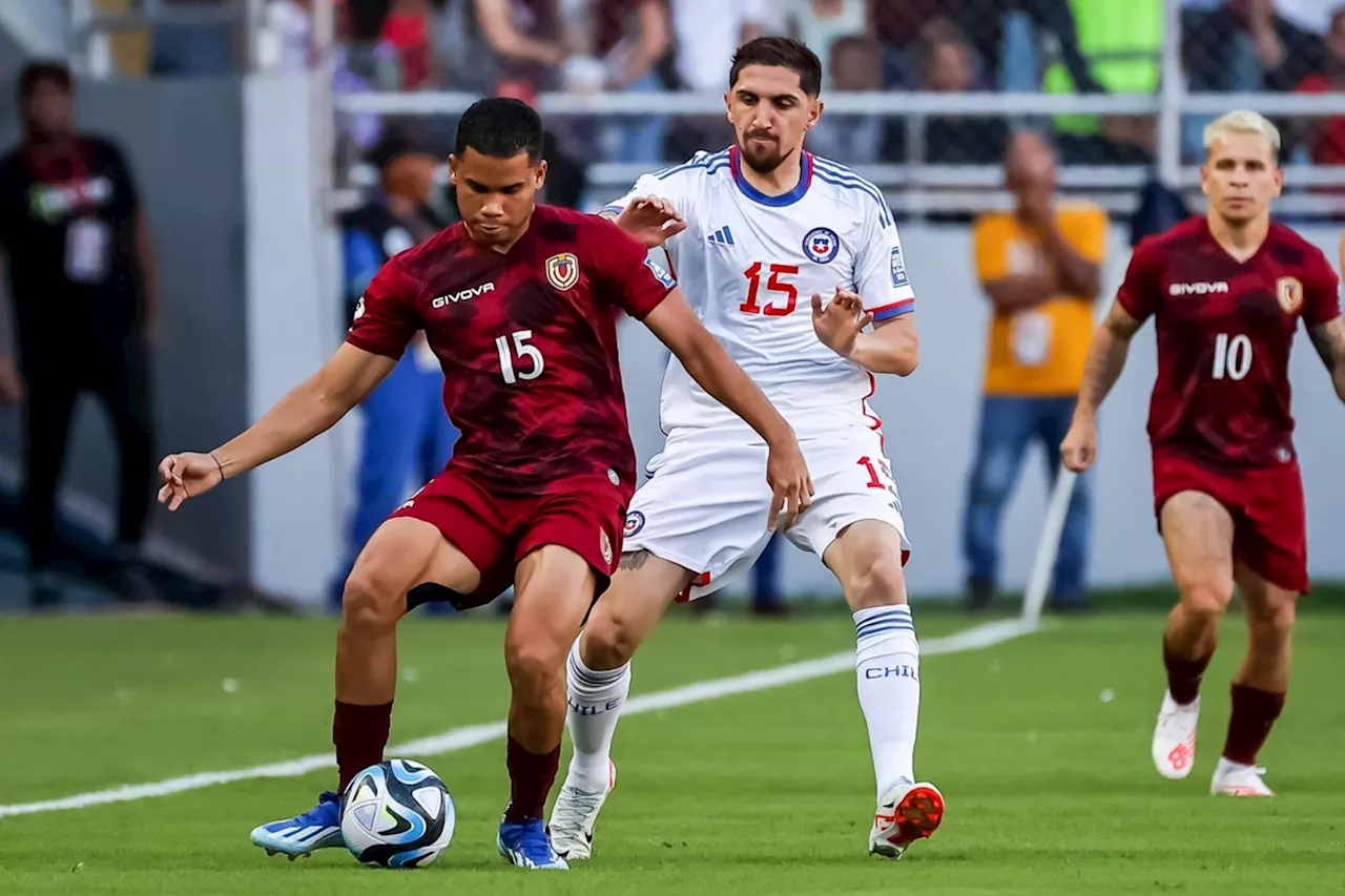 Diego Valdés sale lesionado en el partido entre Chile y Venezuela