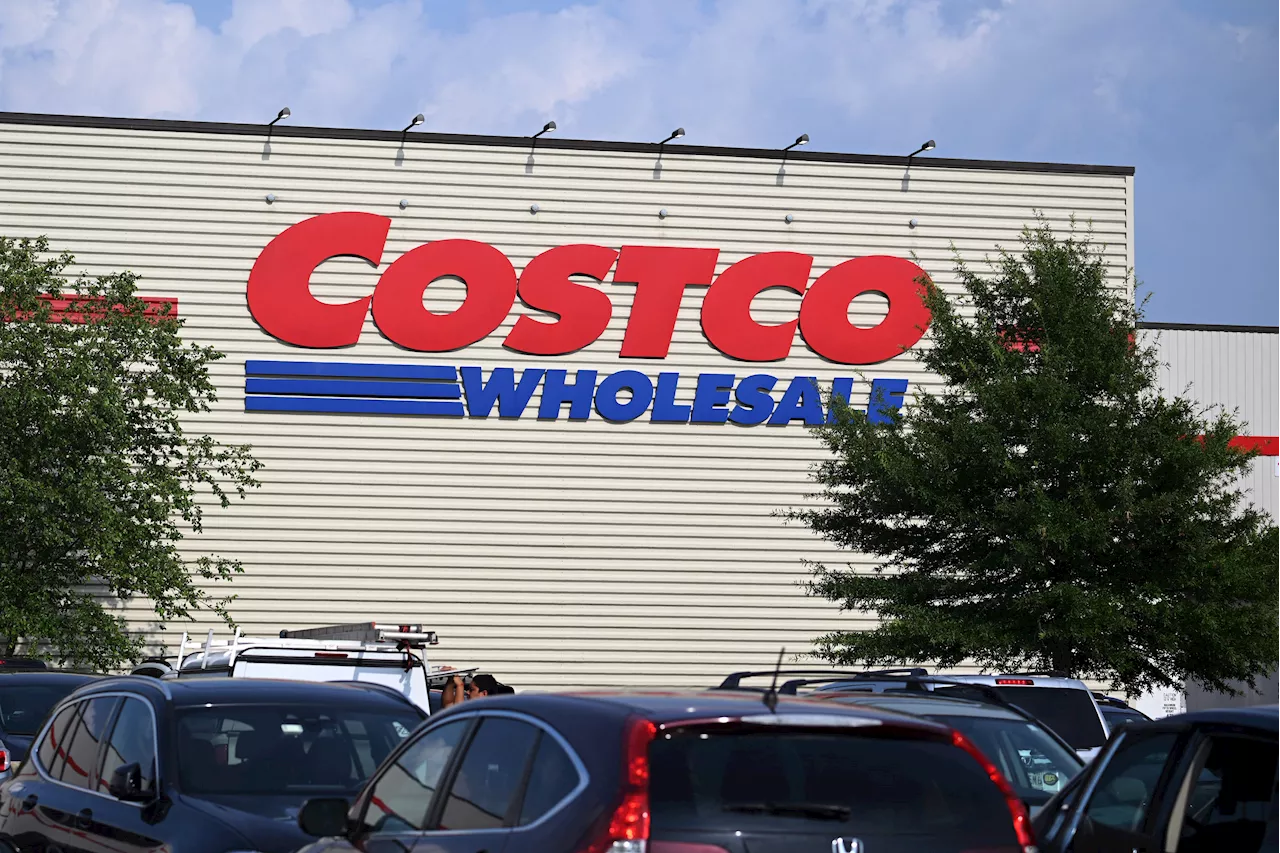 Costco CEO Craig Jelinek to step down Jan. 1; COO Ron Vachris will take over