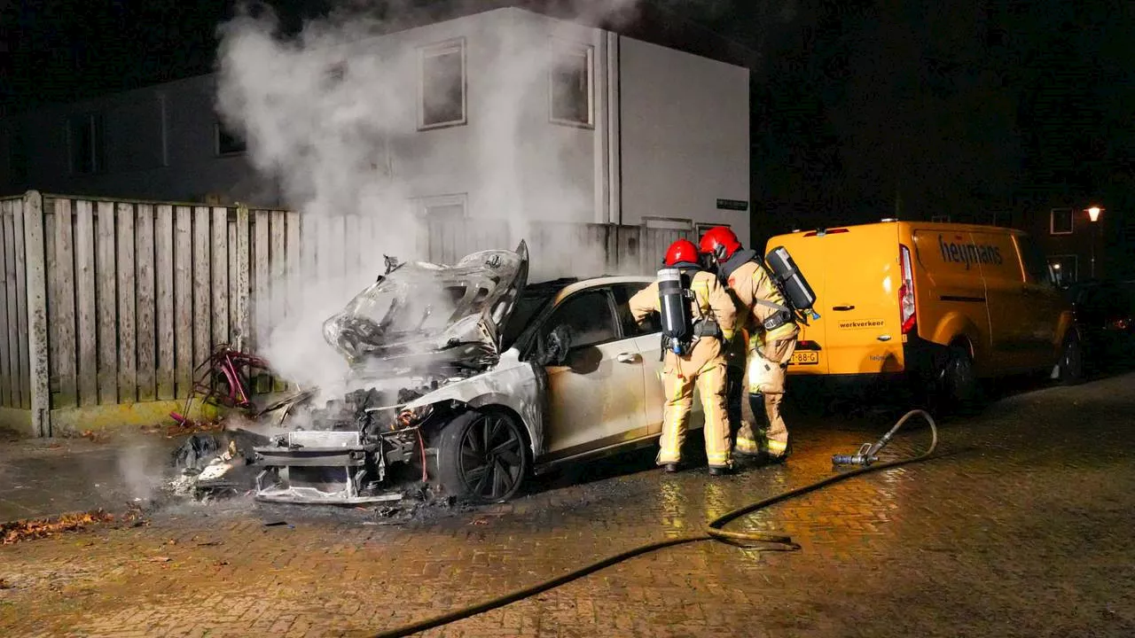 112-liveblog: auto brandt uit in Helmond • brand in huis in Tilburg