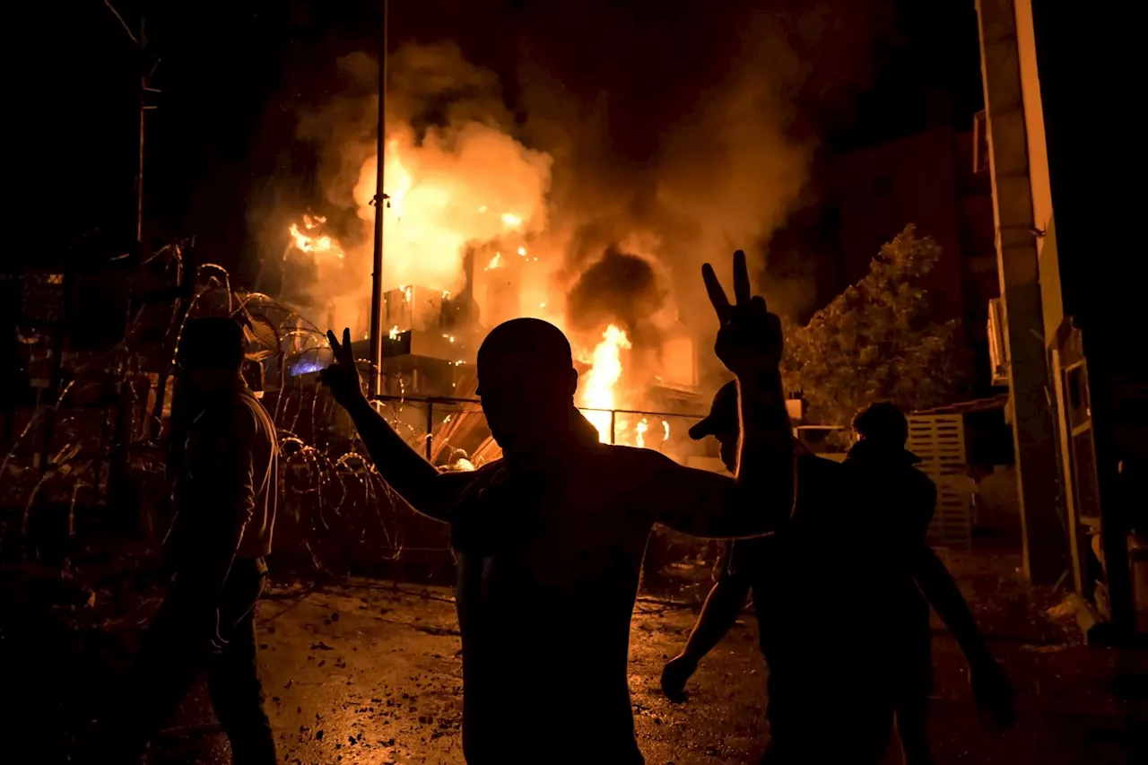 El bombardeo al hospital en Gaza provoca manifestaciones masivas y ataques a embajadas de Israel y EEUU