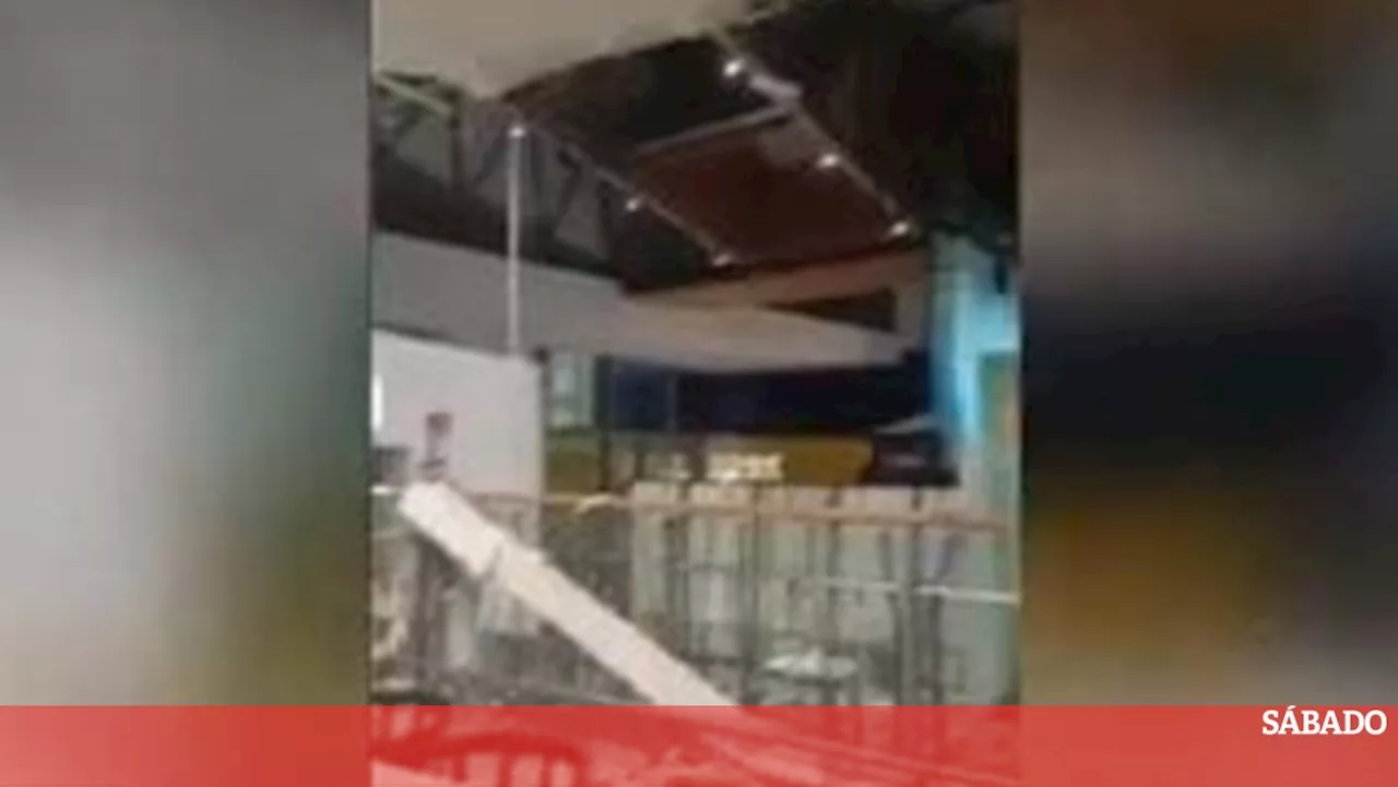 Chuva provoca queda de estrutura no interior do Mar Shopping em Matosinhos