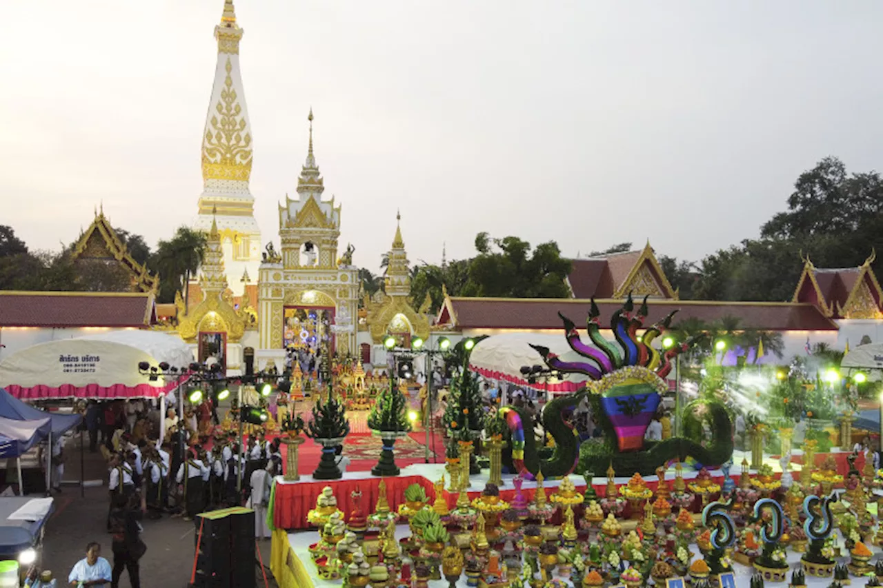 ฮือฮา !บายศรีค่านับล้าน จัดบูชาพระธาตุพนม วันสัตตนาคารำลึก