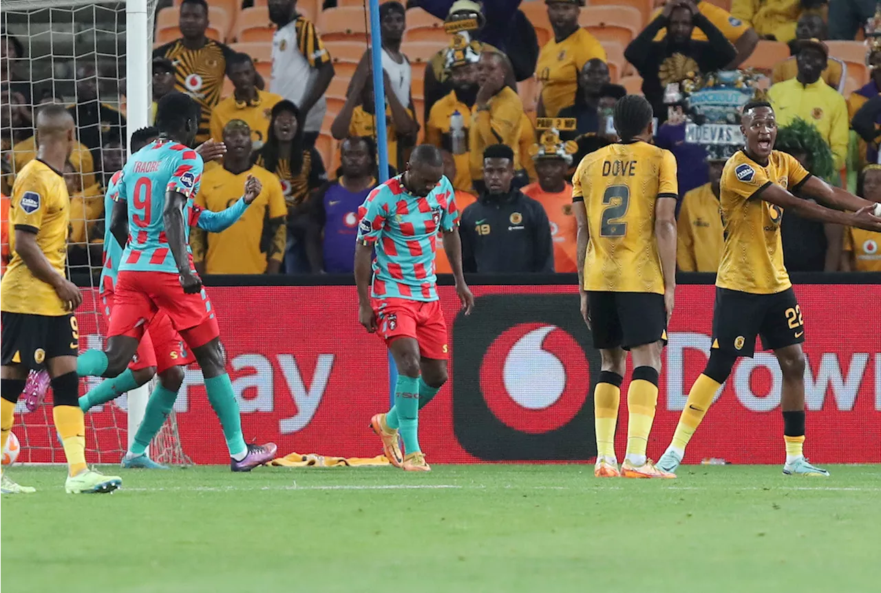 Kaizer Chiefs legend suffers HORROR injury against Sundowns