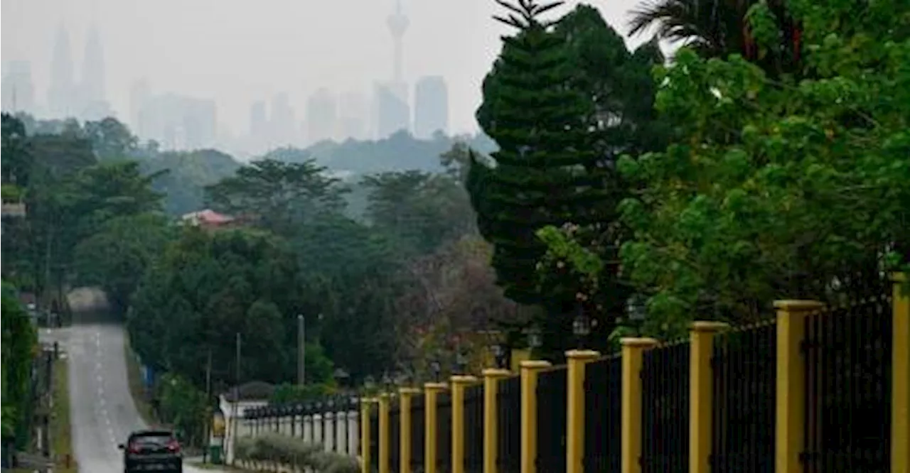 Haze: Eight areas record unhealthy API as of 5pm