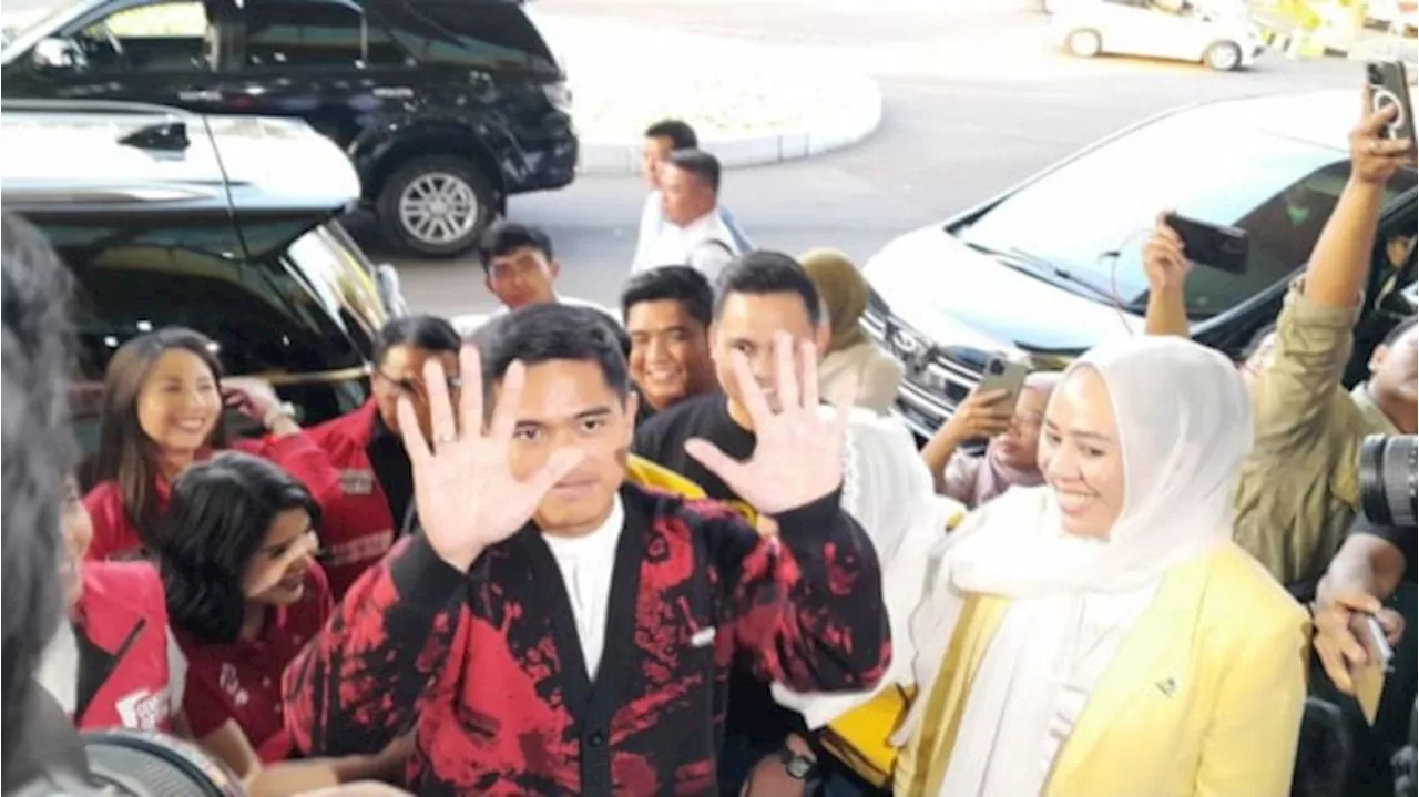 Momen Kaesang Pimpin Elite PSI Datangi Markas Golkar, Airlangga Ikut Sambut