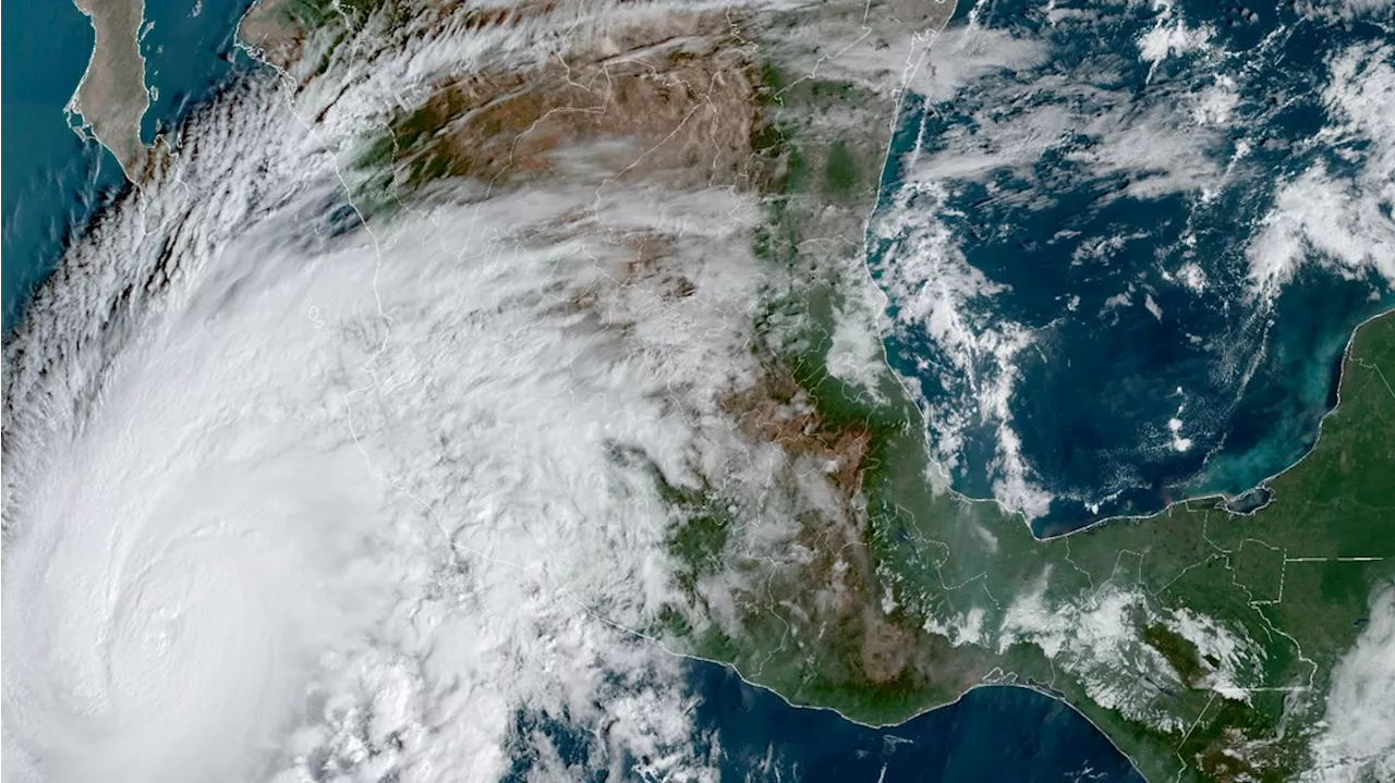 Hurricane Norma weakens slightly on a path toward Los Cabos in Mexico